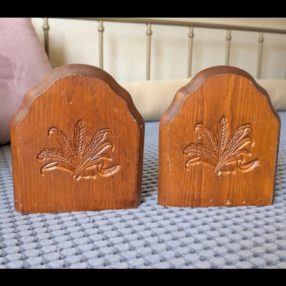SOLD Vintage Wood & Metal Wheat Bookends